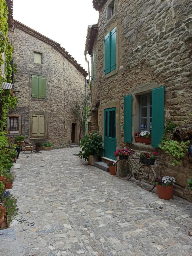 Gite Les Volets Verts Cesseras Bagian luar foto