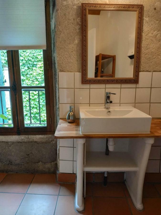 Gite Les Volets Verts Cesseras Bagian luar foto